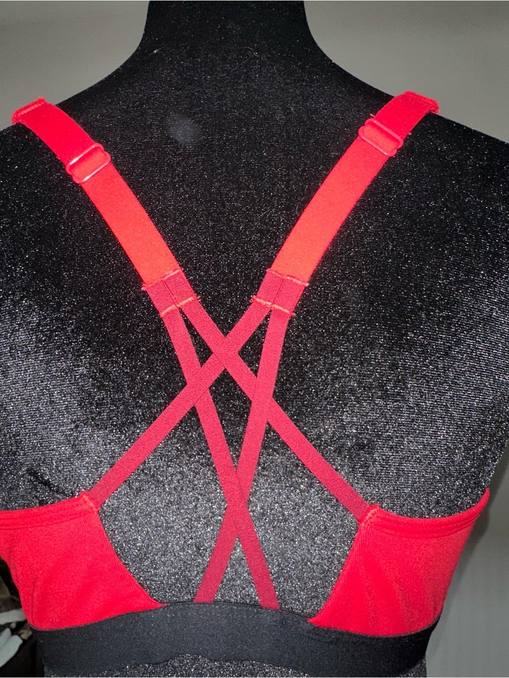 Victoria Secret Knock Out Front Zip Red Sports Bra 🍓🍒 - Picture 4 of 14